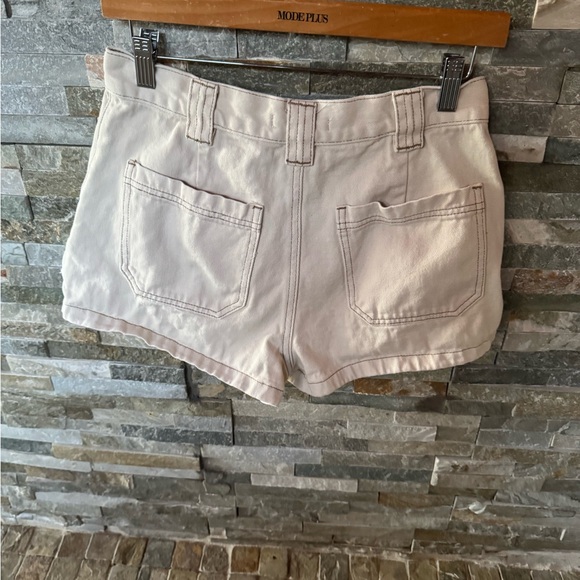 Pacsun Women's Cream Shorts - Picture 3 of 6